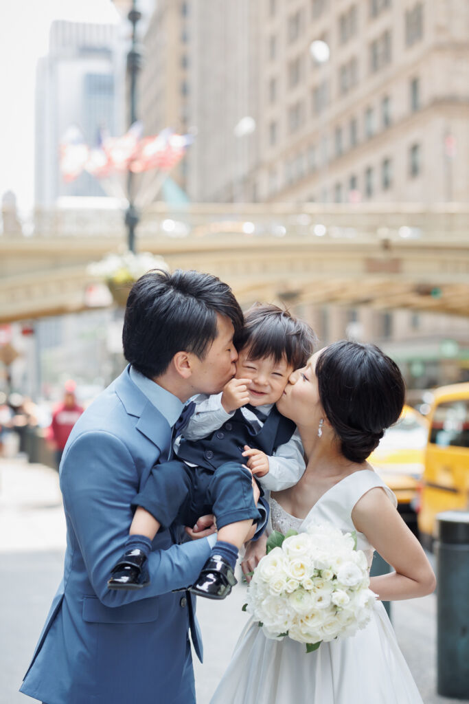 ニューヨークでフォトウェディング|前撮り/愛らしい笑顔のお子様を真ん中に。