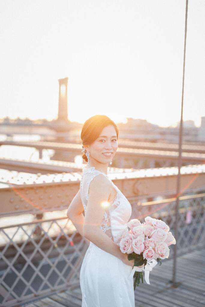 ニューヨークで前撮り|ウェディングフォト/朝日で輝く花嫁さま。