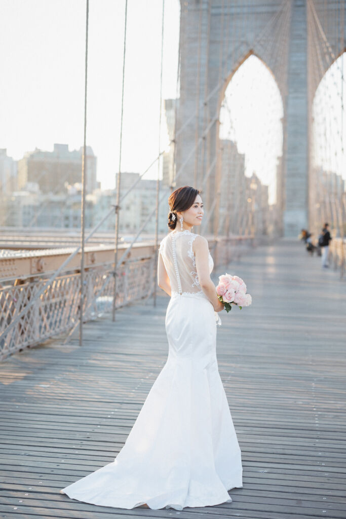 ニューヨークで前撮り|ウェディングフォト/ウェディングドレスのバックショット。