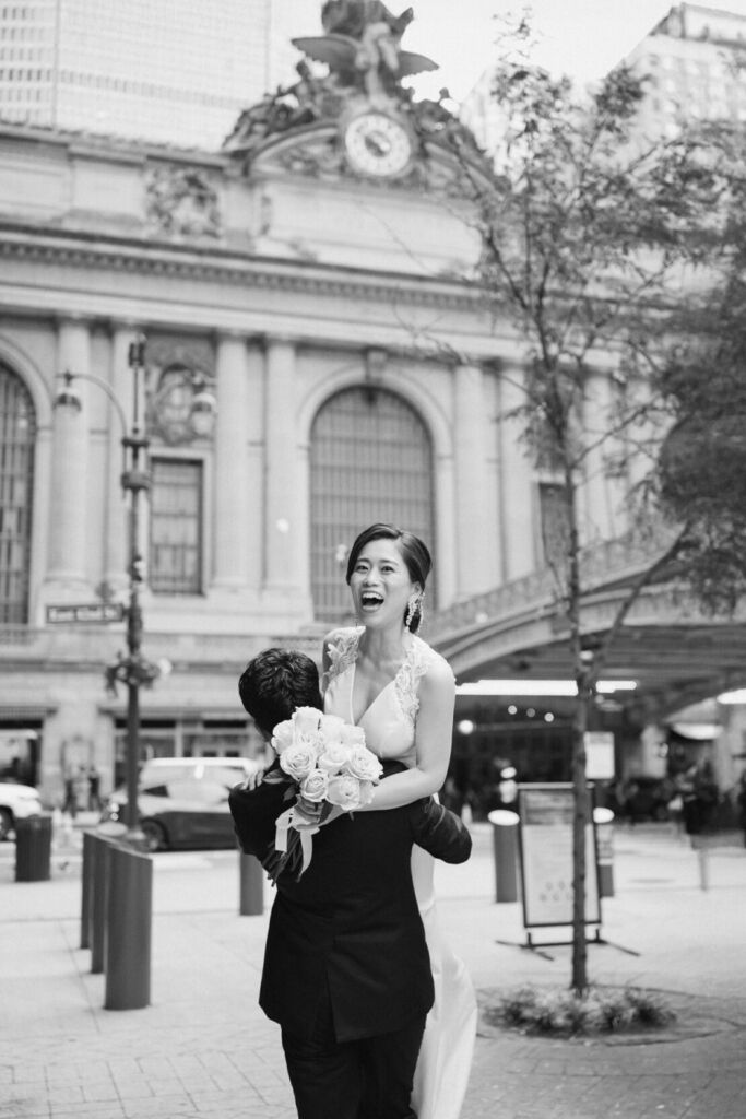 ニューヨークで前撮り|ウェディングフォト/素敵な笑顔の花嫁さま。