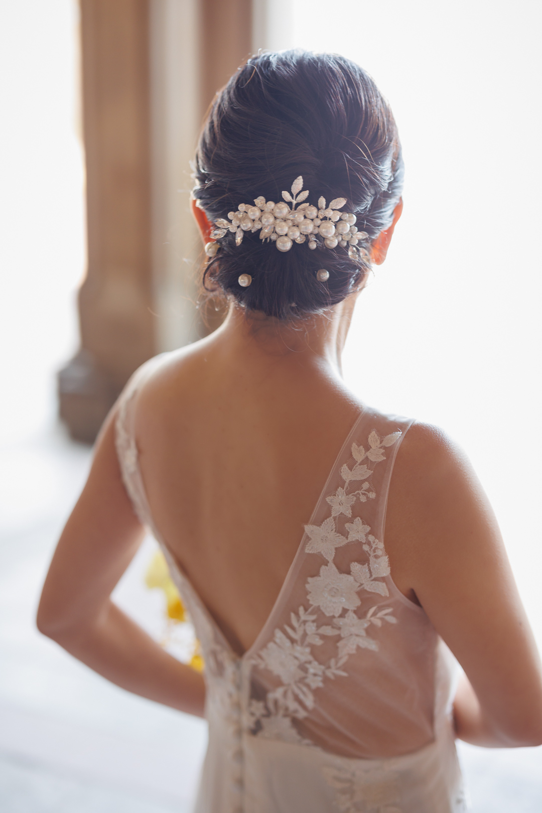 ニューヨークでウェディングフォト|前撮り/艶めくパールのヘッドドレス。