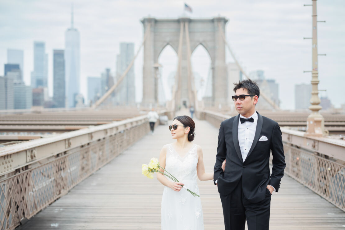 ニューヨークでウェディングフォト|前撮り/ウェディング姿にサングラスをスタイリング。