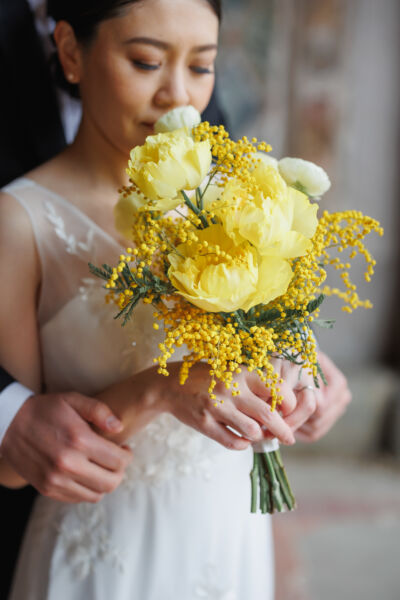 ニューヨークでフォトウェディング|前撮り/黄色いウェディングブーケ。